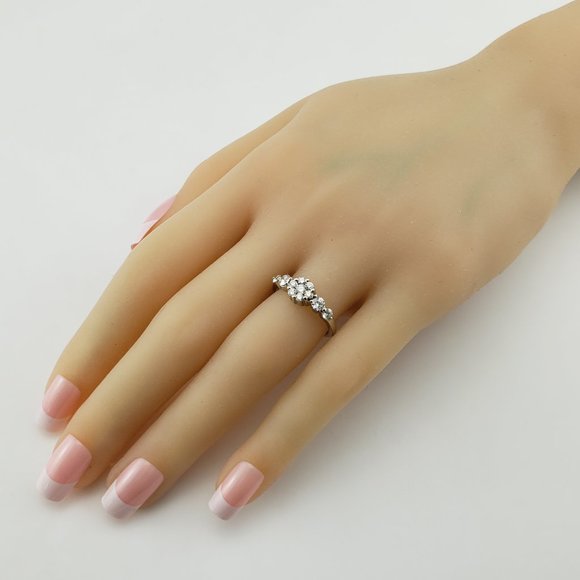 Vintage 14 Karat White Gold and Diamond Flower Ring Size 6 #10078 - Picture 8 of 9